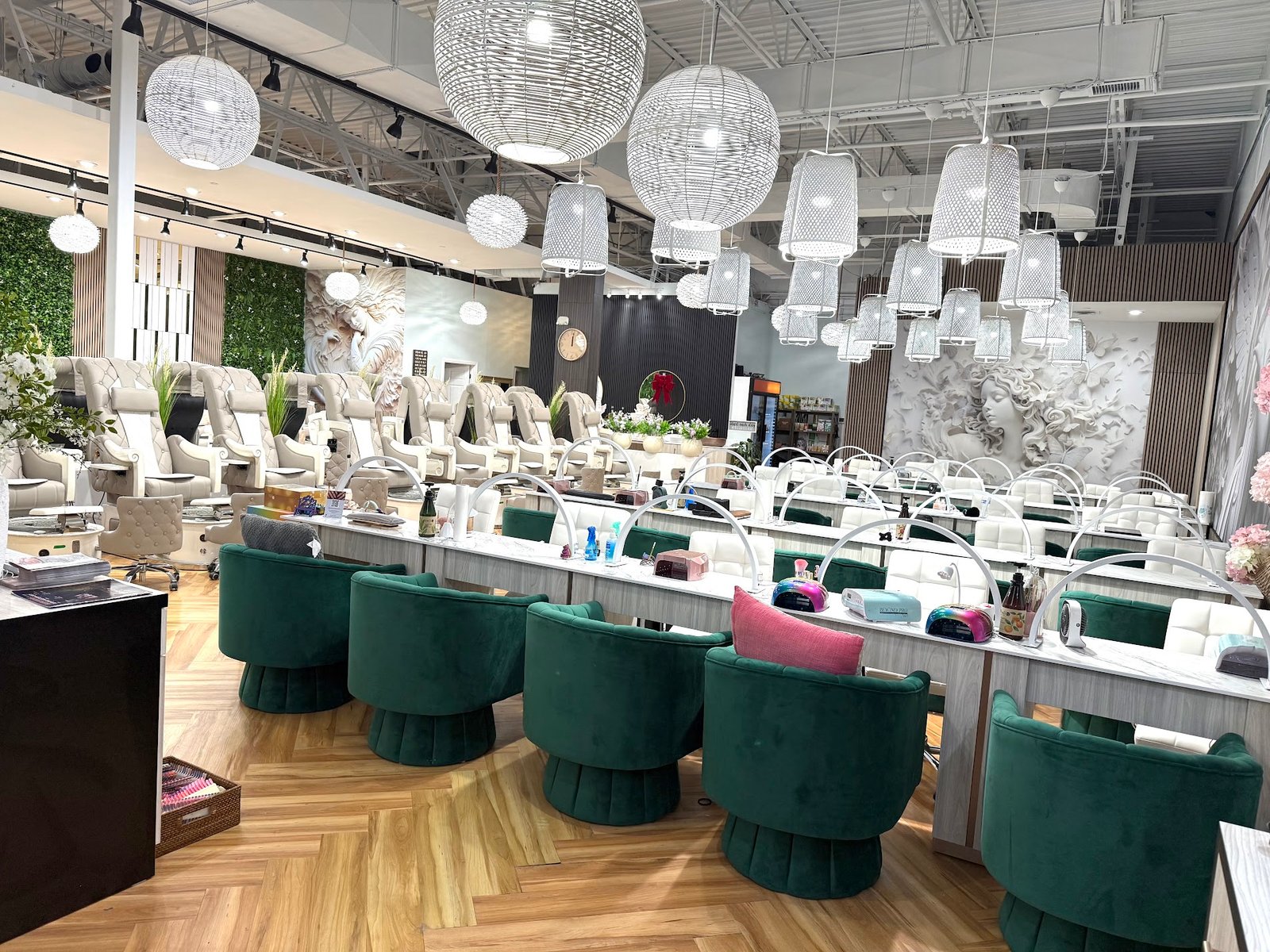 Dips & Tips Nail Spa ll Oconomowoc