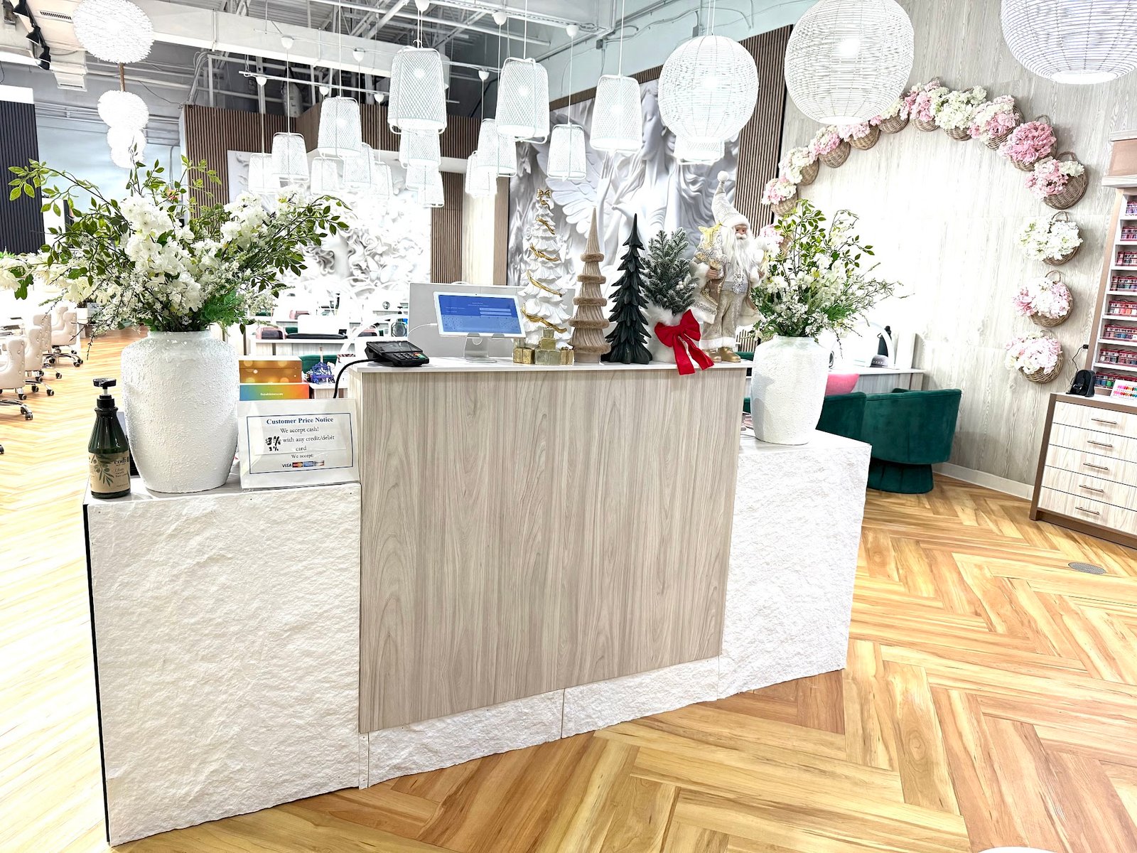 Dips & Tips Nail Spa ll salon experience in Oconomowoc